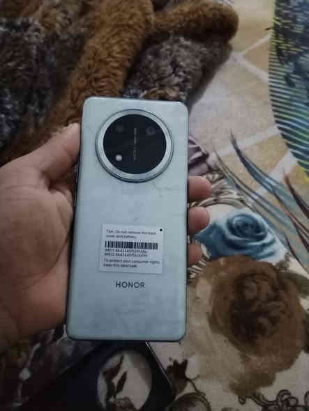 هونر x9c 5G  ذاكرة 256 عشوائية 12 نظيف صار شهر ماخذة *********** سعر 275 وبي مجال
