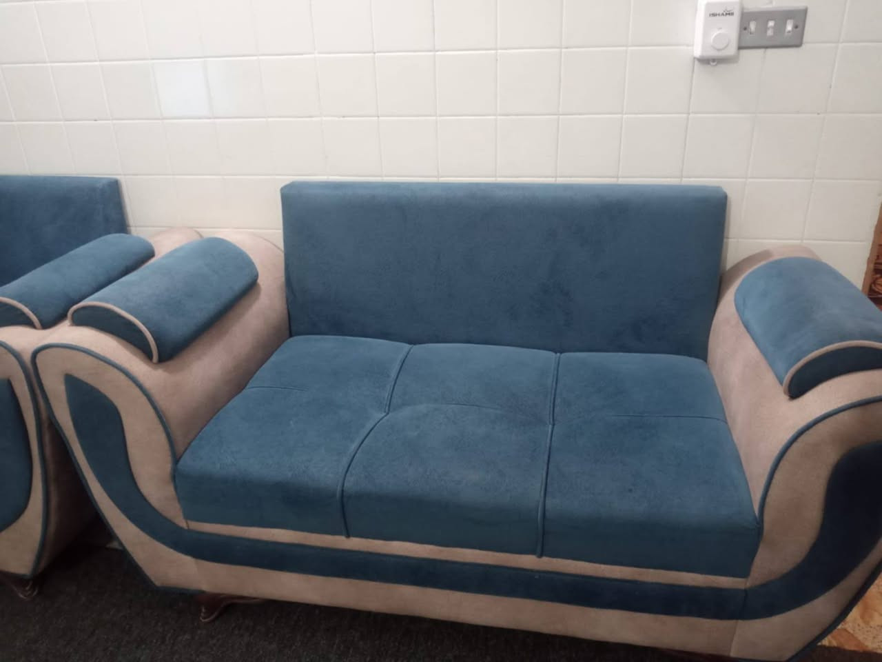 عندي تخم نظيف تفصال عراقي سعر 300 قفل العنوان حي الجامعه
١٢ مقعد 
٢ ام ٣
٢ام ٢
و٢ كراسي


**إذا كنت صاحب هذا الإعلان وتريد حذفه لأي سبب، رجاءا أرسل رسالة إلى الدعم الفني**