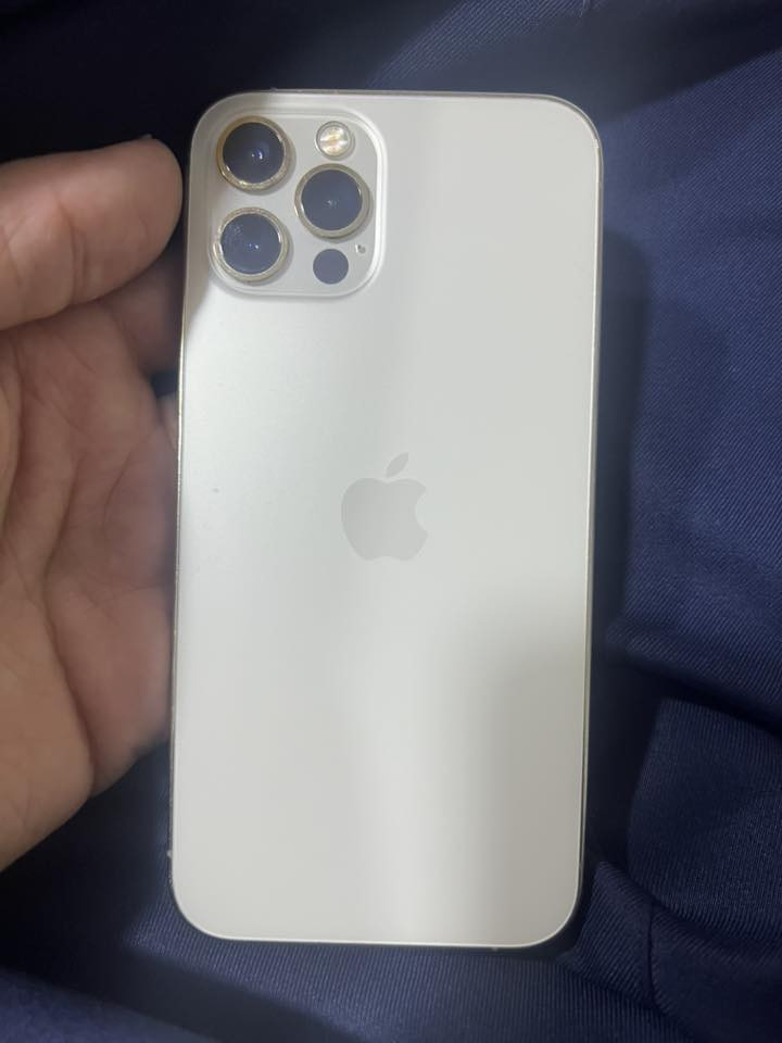 السلام عليكم
جهاز آيفون ١٢برو فقط  ذاكره ١٢٨ بطارية ٨٠ الجهاز على وضع الشركة كلشي ممبدل بي تفحص بكل مكان اكرر برو فقط مو برو ماكس 
*********** بي واتساب هم
