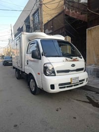 للبيع كيا براد موديل 2017 دبل كمبريسر مسكر 7 كير عادي  رقم بغداد مشروع...