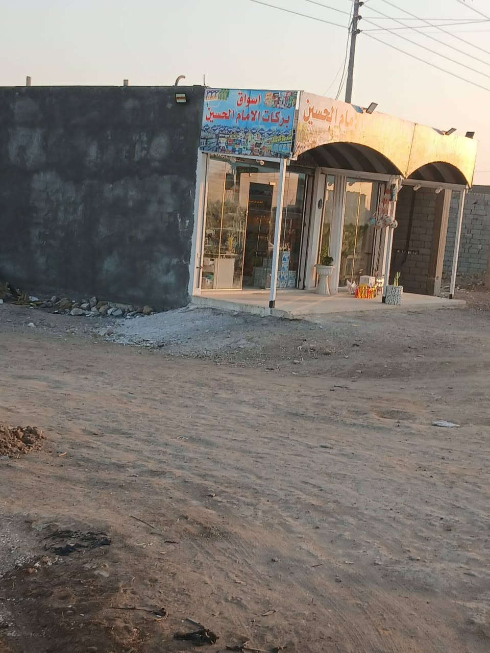 السلام عليكم
قطعه زراعي اللبيع المساحه 200 
خلف صيطرت ال عواد قرب ابو رعد ابو السراميك منطقه سكنيه يتوفر ماء وكهرباء 
الاستفسار ***********
