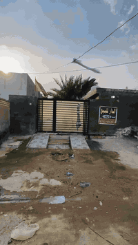 (بسم الله الرحمن الرحيم) دار للبيع  حديث البناء تجي بعينك تشوف  ينباع مع اجهزة التبريد واغلب الاثاث المساحه 425م حي الامام شارع المختار كاظم هاشم مقابل حسينيه الحاجه ام عصام يتكون الدار من طابقين 
الطابق الاول يتكون
غرفتين نوم مساحه 5/4  مطبخ بارد 5/4وحار3/4وصاله 10/4واستقبال 10/4وهول مفتوح على الصاله 7/4حمامات داخليه وخارجيه وممرات داير مدار البيت الطابق الثاني غرفه نوم وحده 5/4خدمات كامله شارع صب ومجاري دفن  
للاستفسار الاتصال بالرقم.                              ***********
