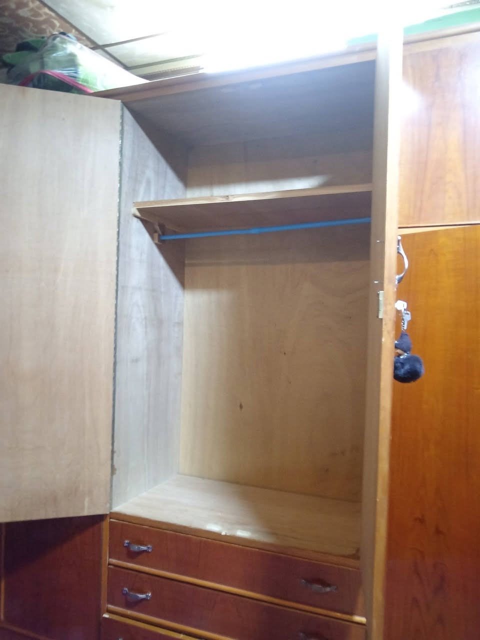 قنصور ست ابواب خشب ثقيل السعر 400- الشراي يتصل ***********-*********** وادي حجر
