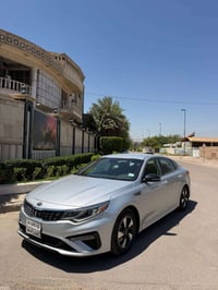 للبيع فقط اوبتما 2019 Fe ماشية 78 الف حادث خلفي ٣ قطع صبغ وقطعة جاملغ ...