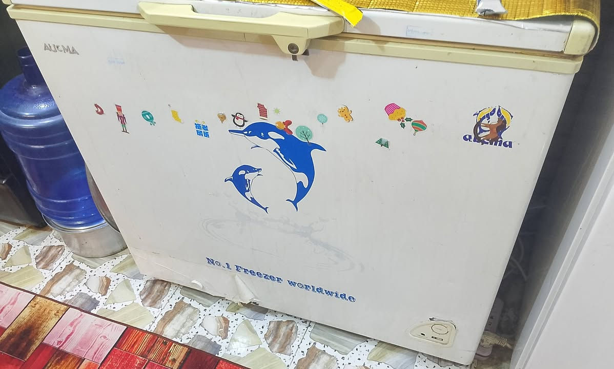 ثلاجه للبيع ب175بيها مجال ومجمده 125مكان الدورة ***********واتس
