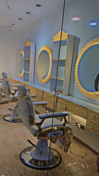 ميوزه حلاقه للبيع العدد 3  مع مري عدد 3  مع ڤاترينات العدد 2  كاملات و...