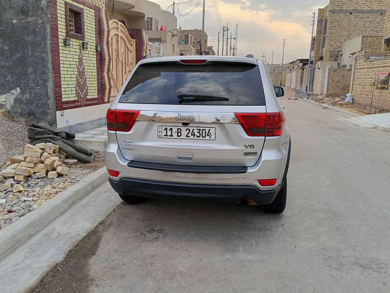 السلام عليكم جيب لاريدو 2011 وارد امريكي محرك سته سلندر 3600  السعر 165 وبي مجال رقم الاتصال ***********
