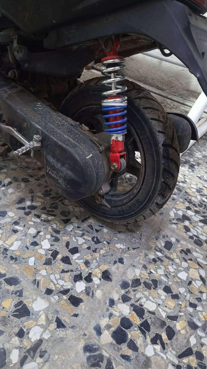 السلام عليكم
دراجة عصفورية للبيع السعر 150
تاير خلفي جديد قبل 3 أيام شادة 
دبل خلفي جديد 
صلنصا جديدة 
كهربائيات شغالة 
سلف هندر 
الكابريته مالتها تعبانة يحتاجلها وحدة جديدة 
ابيع كوم حديد 

مكاني الغزالية 
***********
