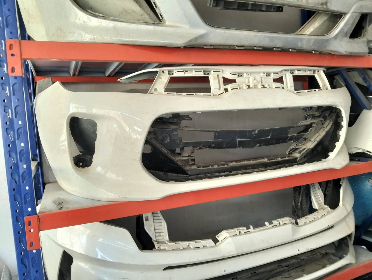 السلام عليكم دعاميات كيا ريو من موديل 19 إلى 21 اصلي  تفصيخ  تريد كامل تريد فارغ هم موجود السعر 125 الف  استفسار *********** بغداد
