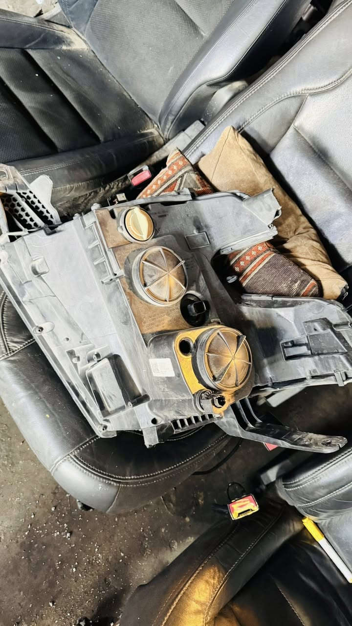 السلام عليكم دعامية بلاد مال تاهو 2019 اصليه مع زوج لايت اصلي السعر 1350 وبيهن مجال مكان ديالى بعقوبة ***********
