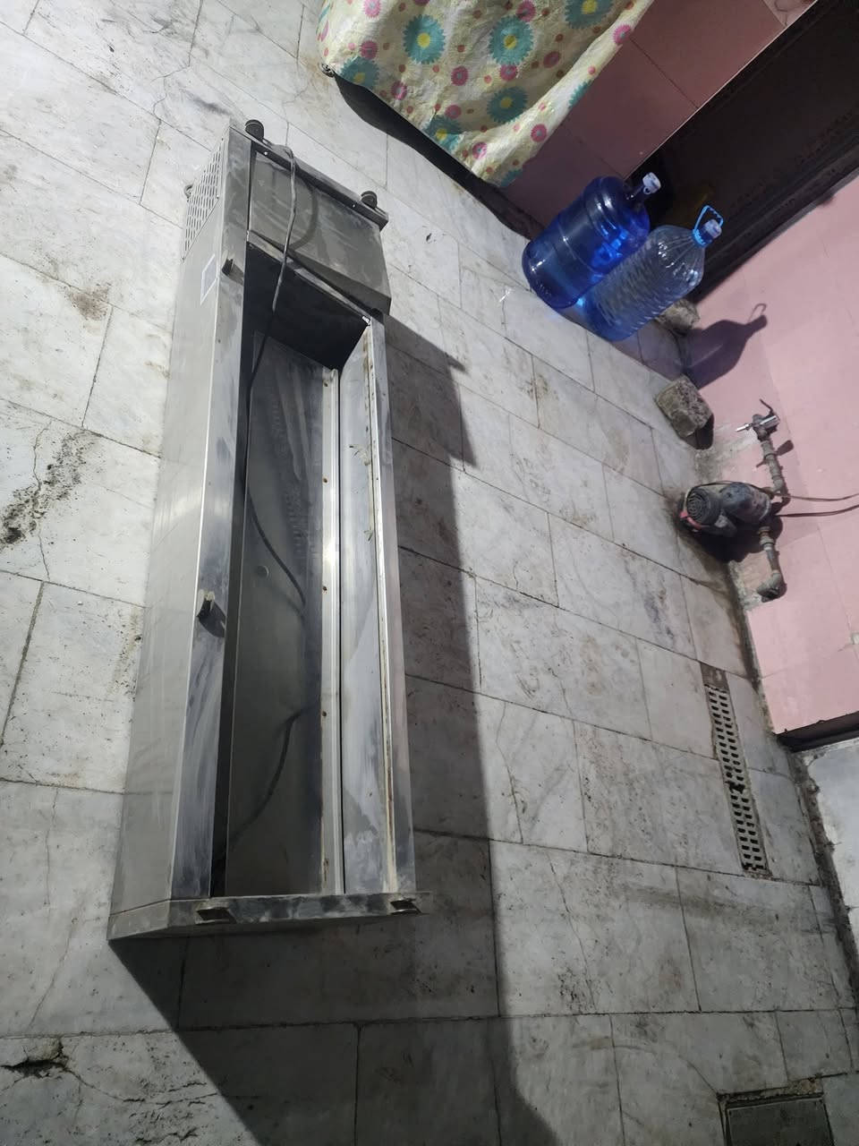 السلام عليكم
كنتاكي شغال شاشا خظرة نقص ماطور وكيج ضقط
كرل بركر 
حمايه كنتاكي 
طباخ ٤ عيون نقص عيون 
حمايه جبن 
عربانة صمون 
ميز استيل 
كراسي عدد ٨ 
بوجة حجم متر ونص 
براد بيتزا ما يبرد 
المكان بغداد ابيع شلع السعر مليون و٤٠٠ تفاصيل اكثر خاص او اتصال ***********
