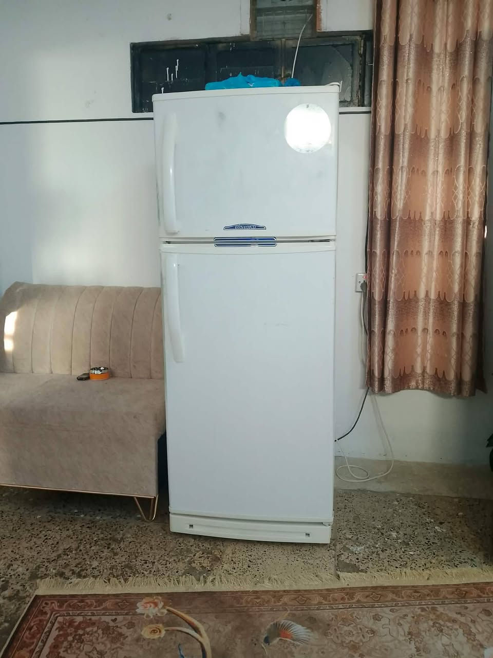 ثلاجه للبيع شرط الفحص ونظافه اي عيب مابيها سعرها 125وبيها مجال الطيبين ***********
