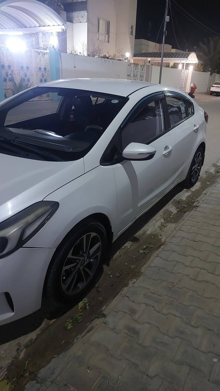 كيا سيراتو ١٧ خليجي كفاله من كل ضربه بس بيه بارد مكانين ...سياره برغي ممفتوح بيه
١٣٨ بيه مجال استفسار أكثر ***********
