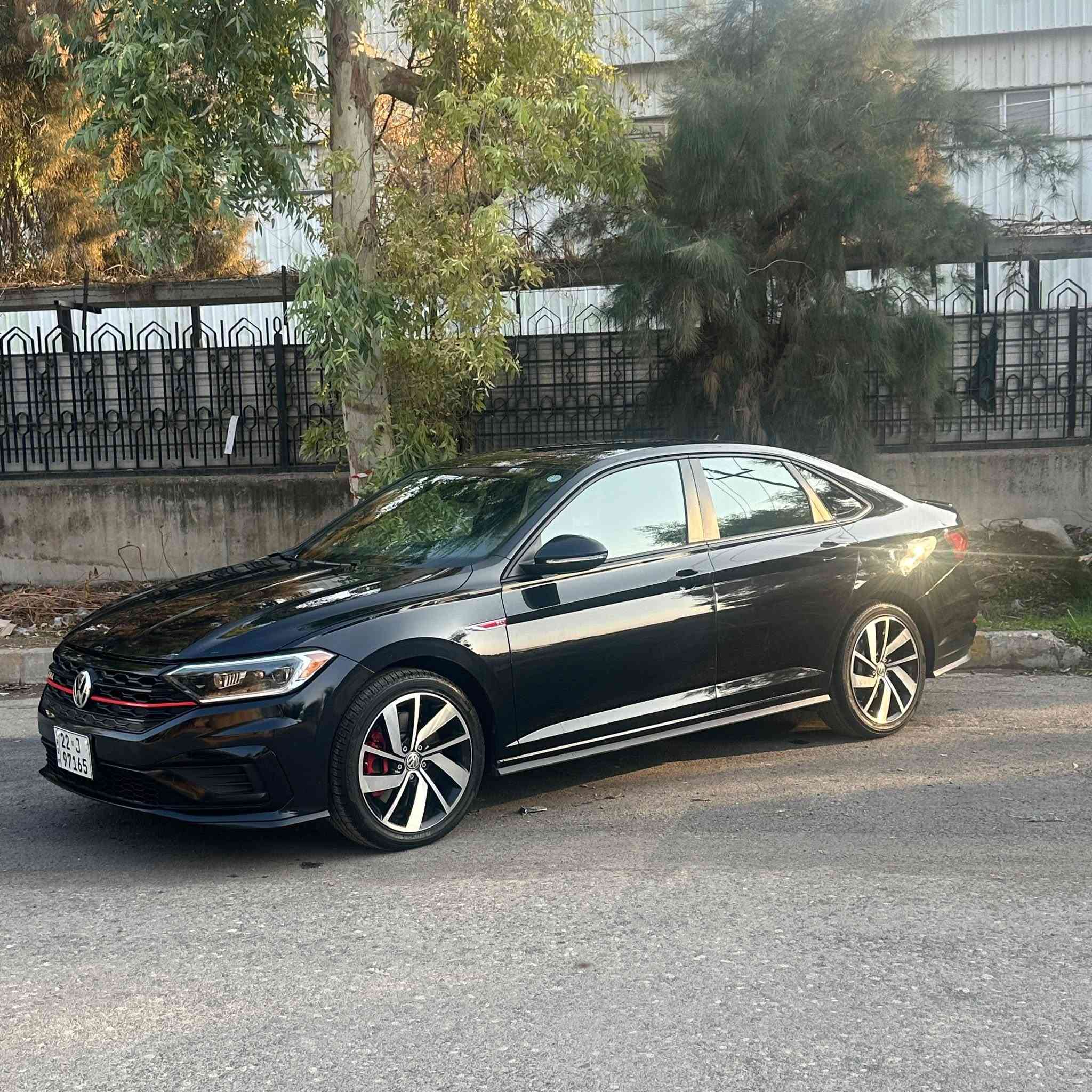 السلام عليكم 

VOLKSWAGEN JETTA GLI AUTOBAHN 2021

المواصفات:

-مكينة 20 توربو 🚀🔥

-كيجات متغيره بيها 

-تبريد منفصل

-داخل كاربون فايبر حقيقي

-كير دبل كلج 7 نمرات

-دشبول الكتروني متغير 

-شاشه متصله

-بيفورمنس بكج الكتروني

-انارة محيطية بلادي متغير 24 لون

- سستم صوت من Beats 28

-كشنات جلد مطرزه احمر 

-مري هيتر 

-حساسات اماميه ونقطة عمياء 

-5 وضعيات قيادة 

-شفتات بلستيرن

-كشنات تدفئة وتبريد + كشنات خزن 3 وضعيات

-بانورما 

-هاند بريد بصمة

-نقطة عمياء

-اوتو لايت

-اشاير بلمري

-تنبيه تصادم

وبعد بيها هواي مواصفات 

ضرر السياره :- قباغ سندوق تبديل شركة 

رقم اربيل باسمي تحويل ثاني يوم 

مكان السيارة اربيل 

***********
