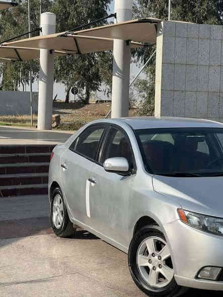 بسم الله الرحمن الرحيم(***********)
Kia Serato 2012 بڕاوەی دوبەی
کیا سیراتۆ ٢٠١٢ مەکینە بچوکی دکشن بەرزە مەکینە ١٦ یە
سەیارەکە بڕاوەی دوبەیە زۆر خاوێنە هیچ مەسرەفێکی تێدانییە
سەقفی بەشەرت بۆیاغ و چاڵی نییە دەحم و لێدرانی نییە
ویل کەپە ئاوێنە ئیشارەتە دەسک نیکلە سوکان ڤۆلیۆمە
بلوتوسە گێر عادی و تۆماتیکە کوشن جلد و هیتەرە
ناو زەردە ئاوێنە کارەباییە و ئاوێنەکانی دەخەون
سعری ٤٨ مەجالێکی کەمە شوێن چوارقورنە.***********   ڤایبەر و واتسئاپی لەسەرە رانية
