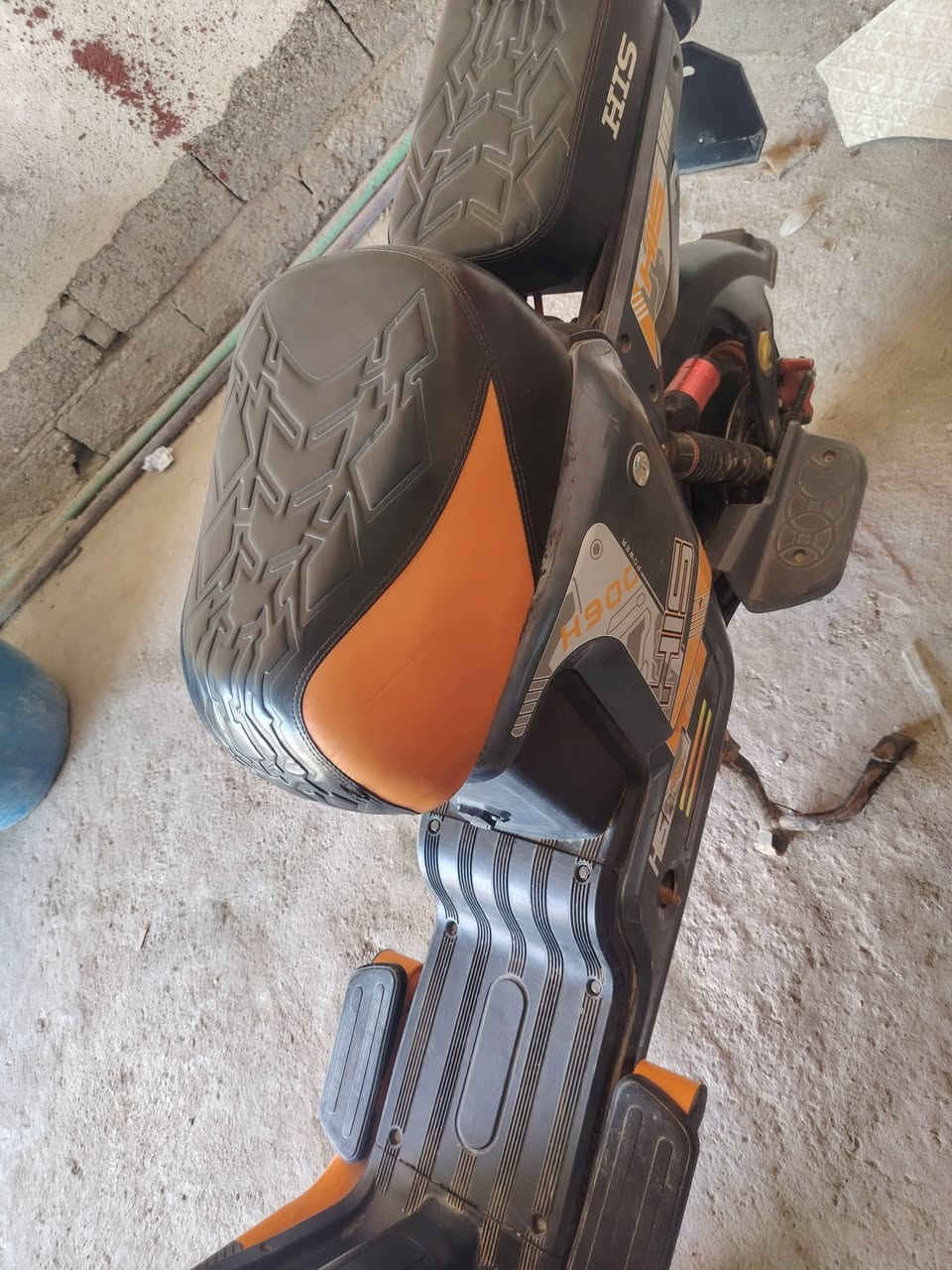 سلام عليكم شباب للبيع موديل ٢٥ مكفول عده بطاريته ضعيفه المحاويل ***********
السعر ٣٠٠
