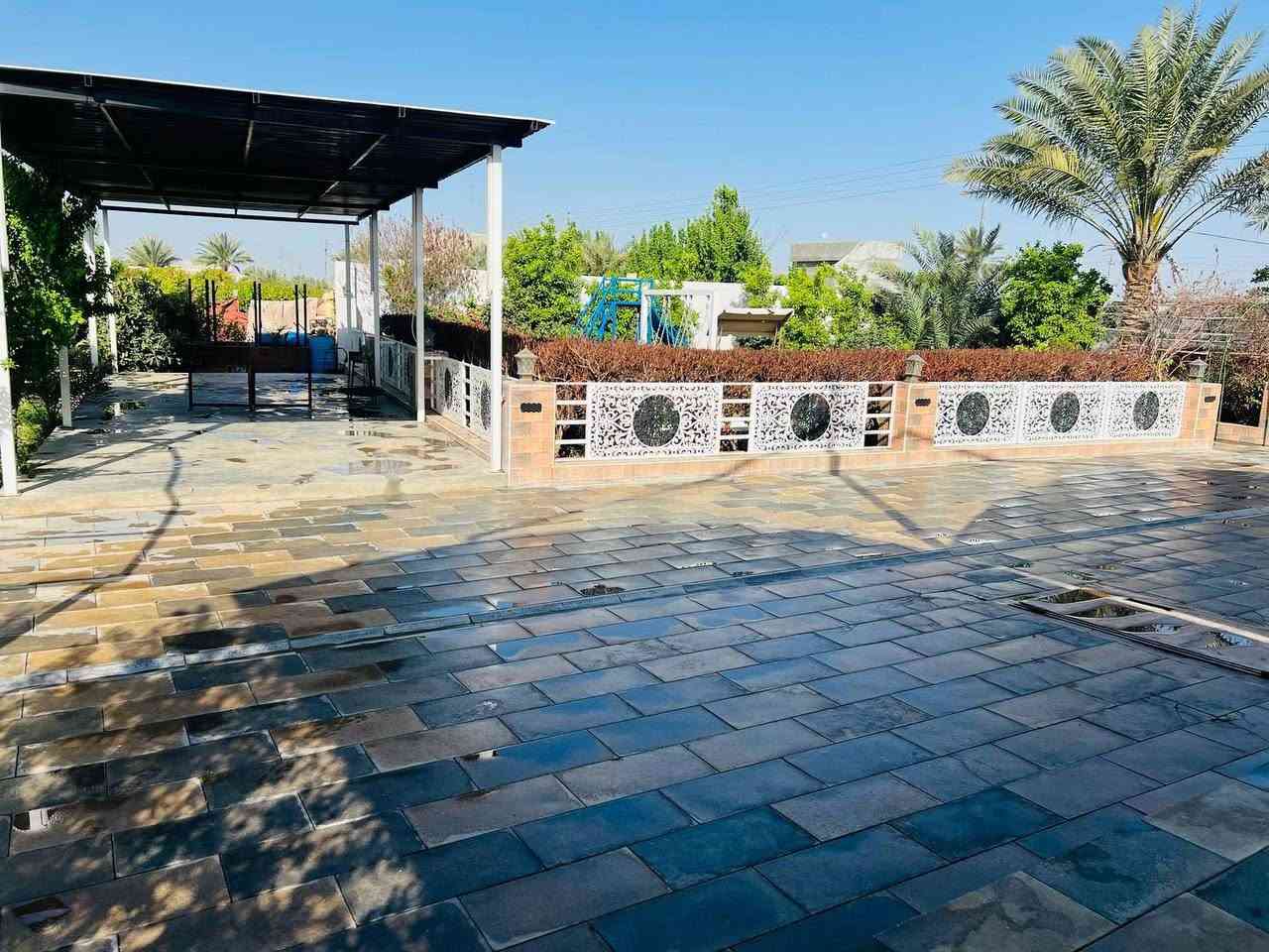 🌴اختبروا إقامة فاخرة في
🌴منتجع الامل 
🌴سواء كنتم تخططون لقضاء 
🌴عطلة عائلية أو مع الأصدقاء
🌴توفر أجنحتنا الفخمة ملاذا مثاليا لكم.   
🌴احجزوا مباشرة على موقعنا للاستفادة من ضمان أفضل 🌴وخدمة شخصية مميزة
🌴منتجع حديث متكامل من صالة كبيرةً مؤثثة 
🌴غرفة نوم عدد 2🛌
🌴مطبخ مجهز كامل 🍽️🧂🍴
🌴حمام  مجهز كامل 
🌴مكان شواء خارجي {للسمك والمشويات }
🌴نظام تكيف داخلي 
🌴 انترنيت 🚀 || sound system داخلي 🎵 
🌴العاب اطفال 🎈 🛝
🌴منضدة🏓 +فيشة
🌴يوجد خدمة توصيل دلڤري ليصلك كل ماتحتاجه لداخل الشاليه 🛵
—————————————
للحجز الاتصال على الرقم 
‏☎️ ***********
بــلــد / شارع السكلات
