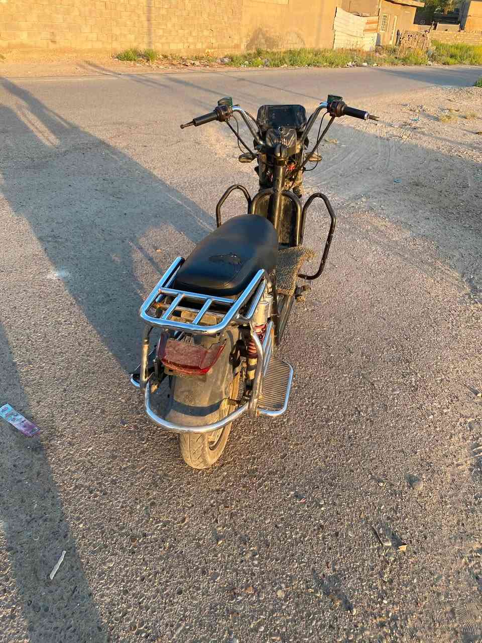 سلام عليكم دراجه شحن هارلي كامله ما بيها نقص بصمتين بيها نضام الرجوع للخلف والبارك اربع سرعه كهربائيات كامله دبلات كامله تايرات جدد بريكات امامي خلفي سعر 450 وبيها مجال مكاني بغداد حي الجهاد للاستفسار ***********
