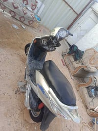 دراجه للبيع بيه خيط بخار الاكثر استفسار اتصال عل رقم صاحب الدراجه 0780...