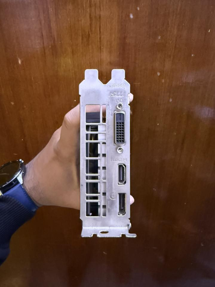 كارت شاشة GeForce GTX 1650 SUPER
مستخدم لمدة شهرين فقط استخدام خفيفة 
حالة الكارت ممتازة اخو الجديد
السعر ١٥٠ الف 
للتواصل اتصل على الرقم 
***********
