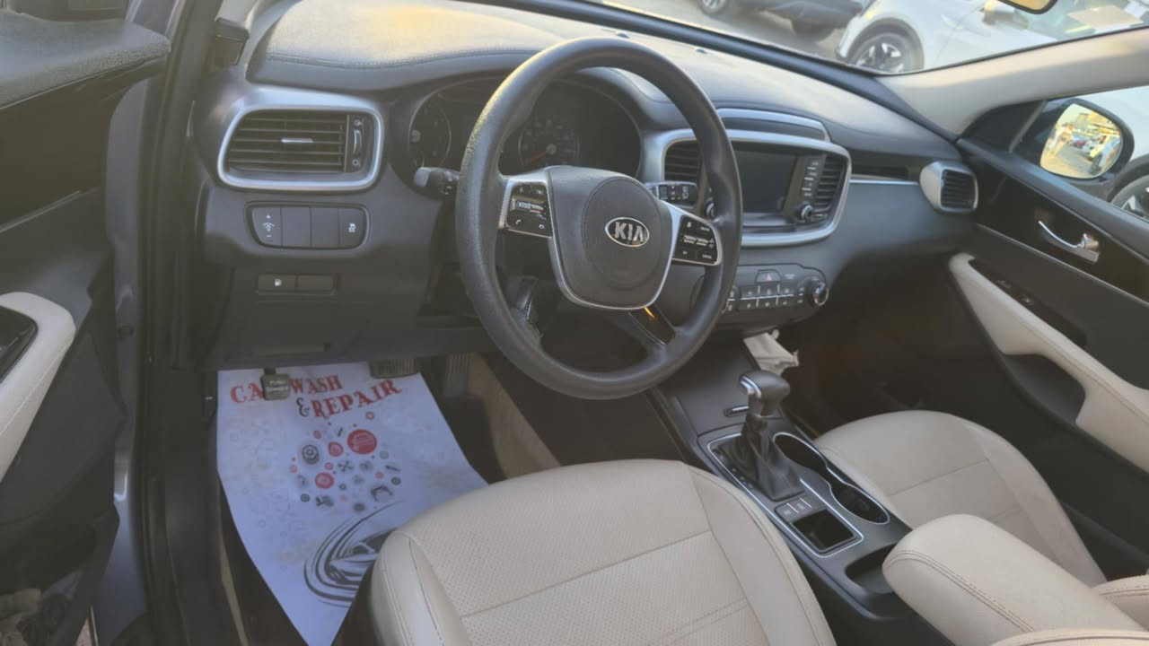 السلام عليكم
للجنايه فقط 

سورنتو موديل 20 امريكي فقط جاملغ صبغ 

  بدون معجون بدون دواخل بسمي مداور ثاني 

سياره جديده معنى الكلمه خلاف هذا الحجي مخاسيرك عليه 

السعر 188
للاستفسار ***********

