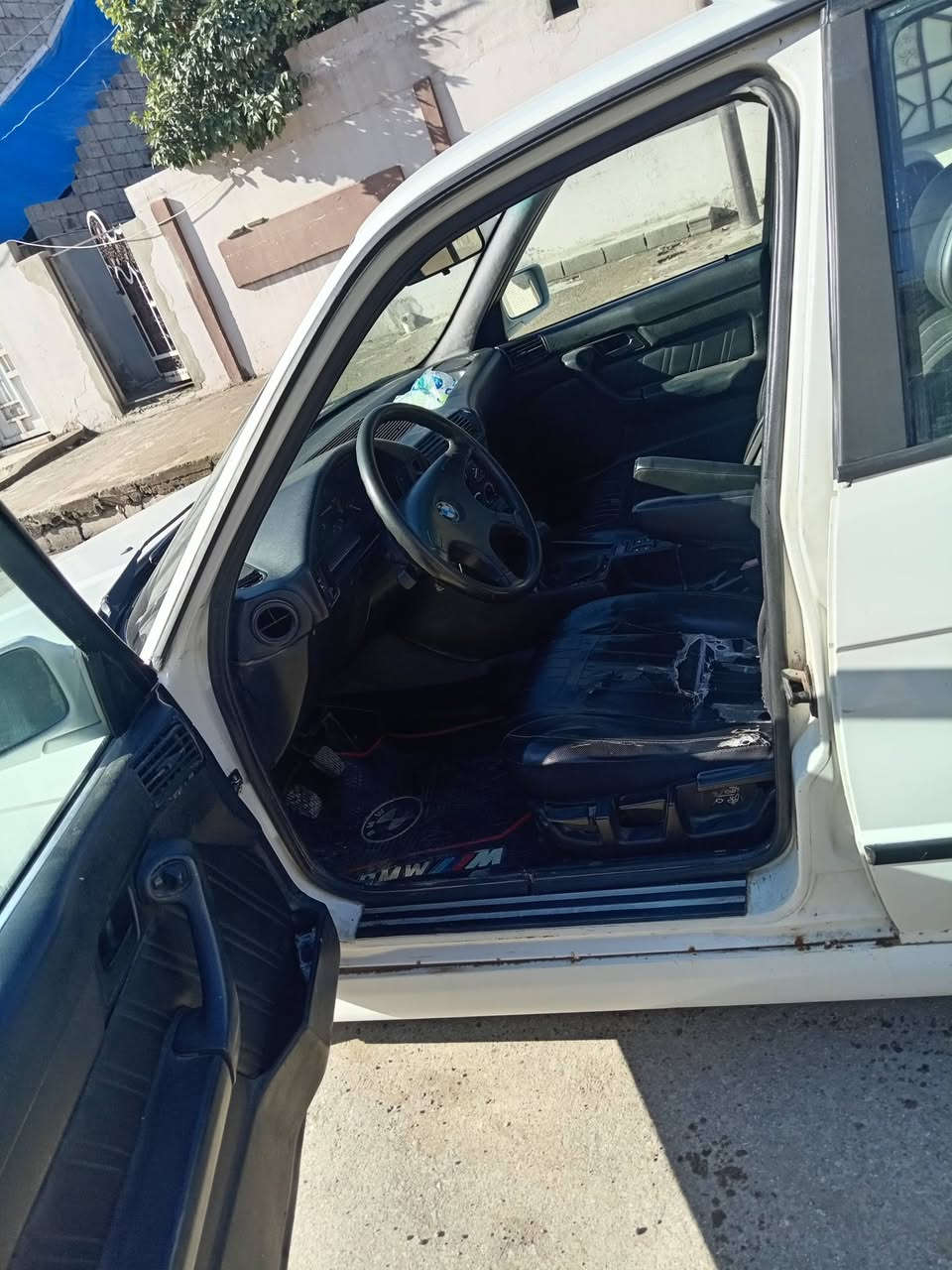 السلام عليكم بي ام البيع موديل 1991 حجم ٥٢٠ كبس رقم نينوى انكليزي كابون بانزين سعر ٥٣ بيها مجال رقم الموبايل *********** اسيا ***********
