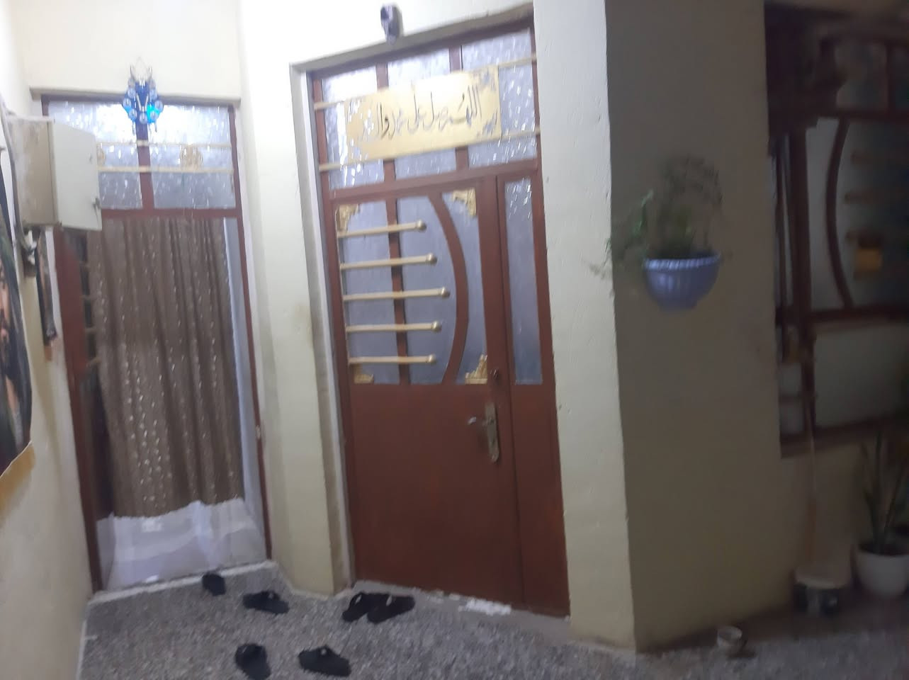 سلام عليكم بيت مساحه 100متر واجه 5 نزال20 
منطقة ضياء الحلفي قريب على عمارت ابو اسعد 
ثالث فرع قاط واحد فقط السعر والتصال  رقم *********** مكلف بنشر فقط
