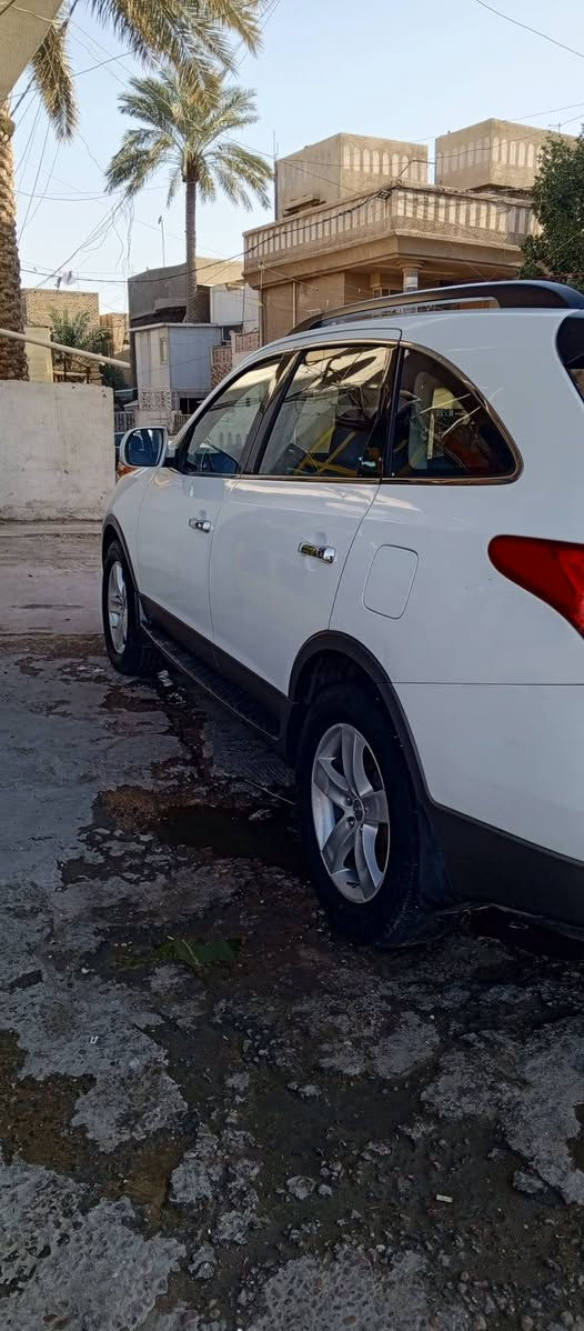 السلام عليكم للبيع هوندا فيريكوز خليجي سياره مقفوله فول مواصفات فتحه بصمه ابواب خزن ميموري ككشنات كهربائي سبعه راكب حساسات خلفيه موديل 2010 وباسمي السياره تحويل مباشر السعر 130وبيهه مجال *********** ابو حسين
