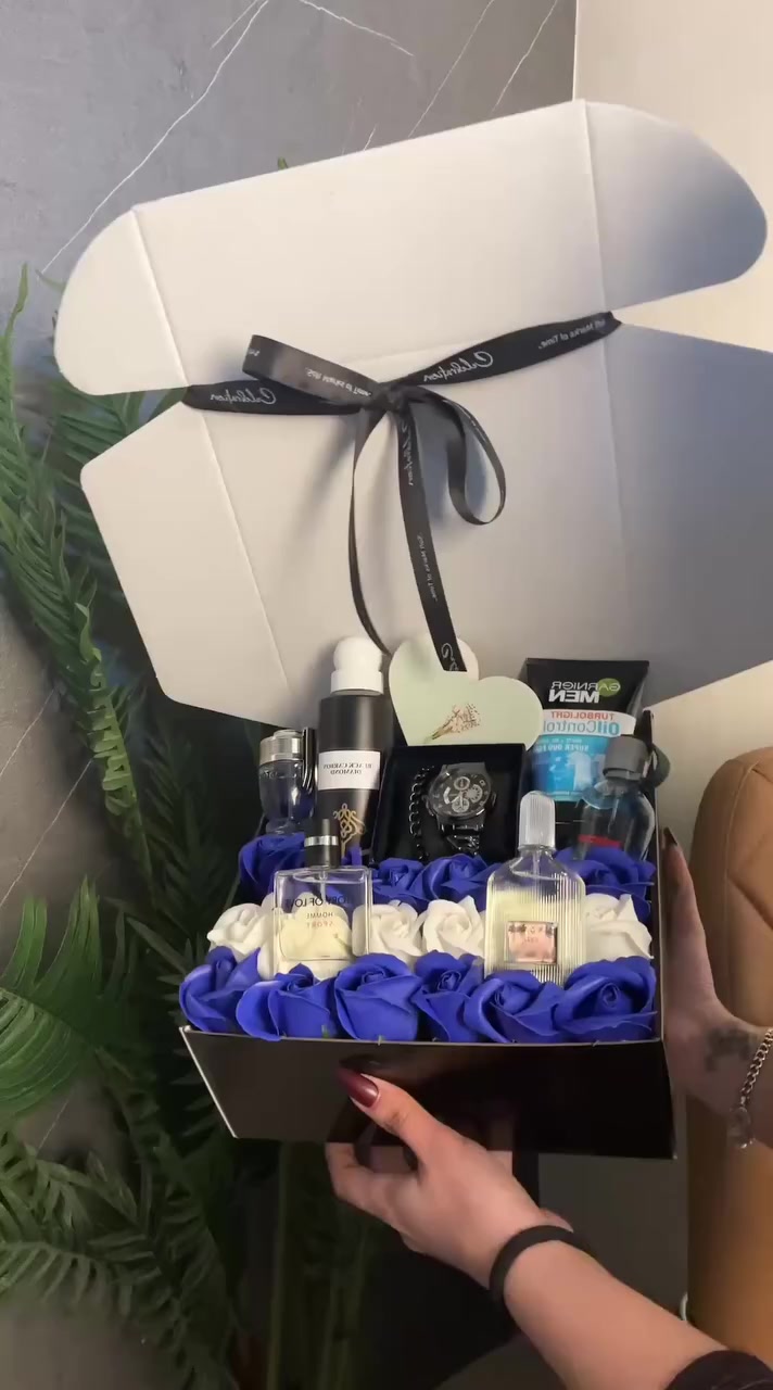 بوكس صنع بكل حب.. لروحٍ تجعل لكل يوم معنى. كل عام وأنت حبيبي. 🌹⌚️"

التفاصيل الصغيرة هي التي تصنع الذكريات الكبيرة.. هدية بلمسة من الفخامة لمن يملأ حياتي بالجمال. عيد حب سعيد 
لأغلى الناس. 🎁💙"
أنتَ العطر الذي يفُوح في أيامي، وأنتَ الوقت الذي لا أريد أن ينتهي. عيد حب سعيد يا أغلى هدايا القدر. 🎁👑"

لأنك الحب الذي لا يتكرر، ولأنك تستحق أجمل التفاصيل.. اخترتُ لك من بين كل الهدايا ما يليق بمكانتك في قلبي. كل عام وأنت نبضي وسعادتي. ❤️✨"
مع كارت حسب العبارة لتردوها 😍

سعر البوكس ٣٥ الف
🚘يوجد خدمة توصيل لجميع محافظات العراق ٤ الاف🚘


**إذا كنت صاحب هذا الإعلان وتريد حذفه لأي سبب، رجاءا أرسل رسالة إلى الدعم الفني**