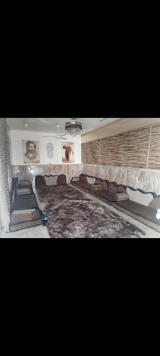 السلام عليكم الدار للبيع مساحة ٣٠٣ ركن موقع مميز طابو ٢٥ حق التصرف مستعجل على بيعتة السعر مناسب بلخير على الي يصير من نصيبة شايف خير المدائن الجعارة شارع معمل الغاز مقابل مطعم وحدائق البستان للاستفسار ***********
