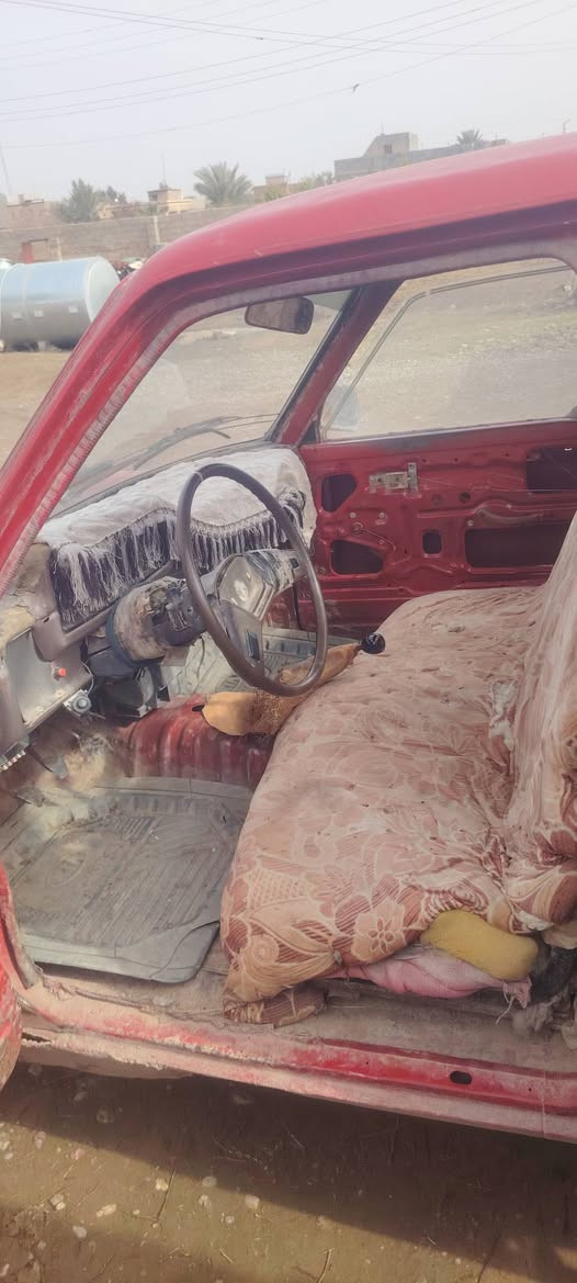 السلام عليكم
بكم مصقط موديل 82 للبيع 
محرك گير أكسن كلو شرط معمر جديد 
گشر شوف العين 
السعر 10 ورقات وبيهه مجال 
للاستفسار ***********
