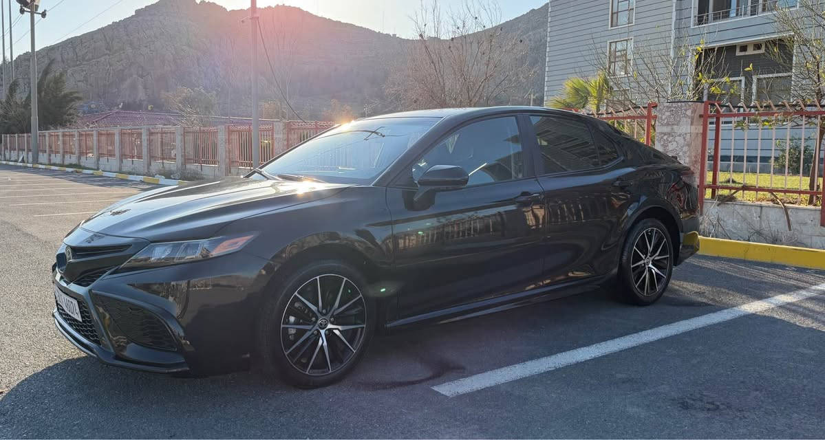 کامری ۲٠۲۳ Se 
۳٠ مایل ڕۆشتووە 
ڕادار خەتی جادەو تحدید سرعە 
کوشن کارەبا ، پادڵ شفتی سوکان 
گێڕ ئۆتاماتیک و عادی هتد...
سەنەوی و ژینگەی نوێیەو بەشەرتە 
بەس بۆنید بۆیاغ بێناو بێ ئێرباگ +دوو پەلە پی دی ئاڕ 
سەیارەکە گێڕو مەکینەی بەشەرتەو بێ عەیبە 
شوێن :ڕانیە 
٠۷٥٠۳۲۹۱٠۲۷ Singapore
