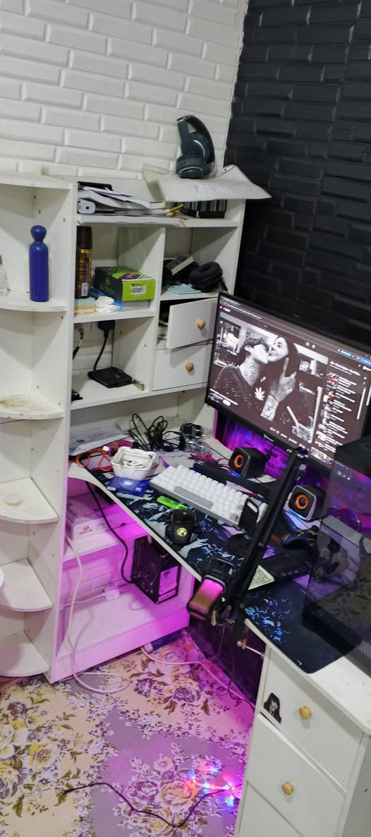 PCللبيع كاملة
كيس شاشة ميز كرسي  ***********

مواصفات الكيس 

كرت شاشة rx580

مذر بورد زيون 99 +معالج E-5 2680

رامات DDR4 32 كيكا

هارد ssd128 هارد hhd 1t

مراوح 5 تحكم RGB

بورسبلاي 650W 

كيس صفحتين زجاج 

شاشة براند patriot حجم ٢٤/180fps قلابة 

كرسي مساج هادرو ليك + الميز بل صور 

سعر مليون معا توصيل قفل
اي تفاصيل بخدمتك راسلوني
