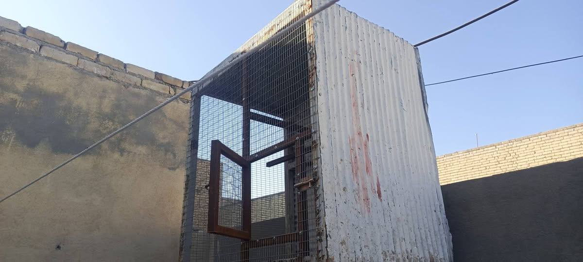 قفص للبيع ارتفاع 100متر عرض100متر عرضني 70 عايز بس صبغ سعر60الف *********** نجف حي الميلاد
