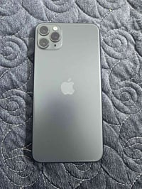 اخوتي عندي هذا الجهاز 11برو ماكس   ذاكرة 256 بطاريه94🔋 دبل سيم  الجهاز...