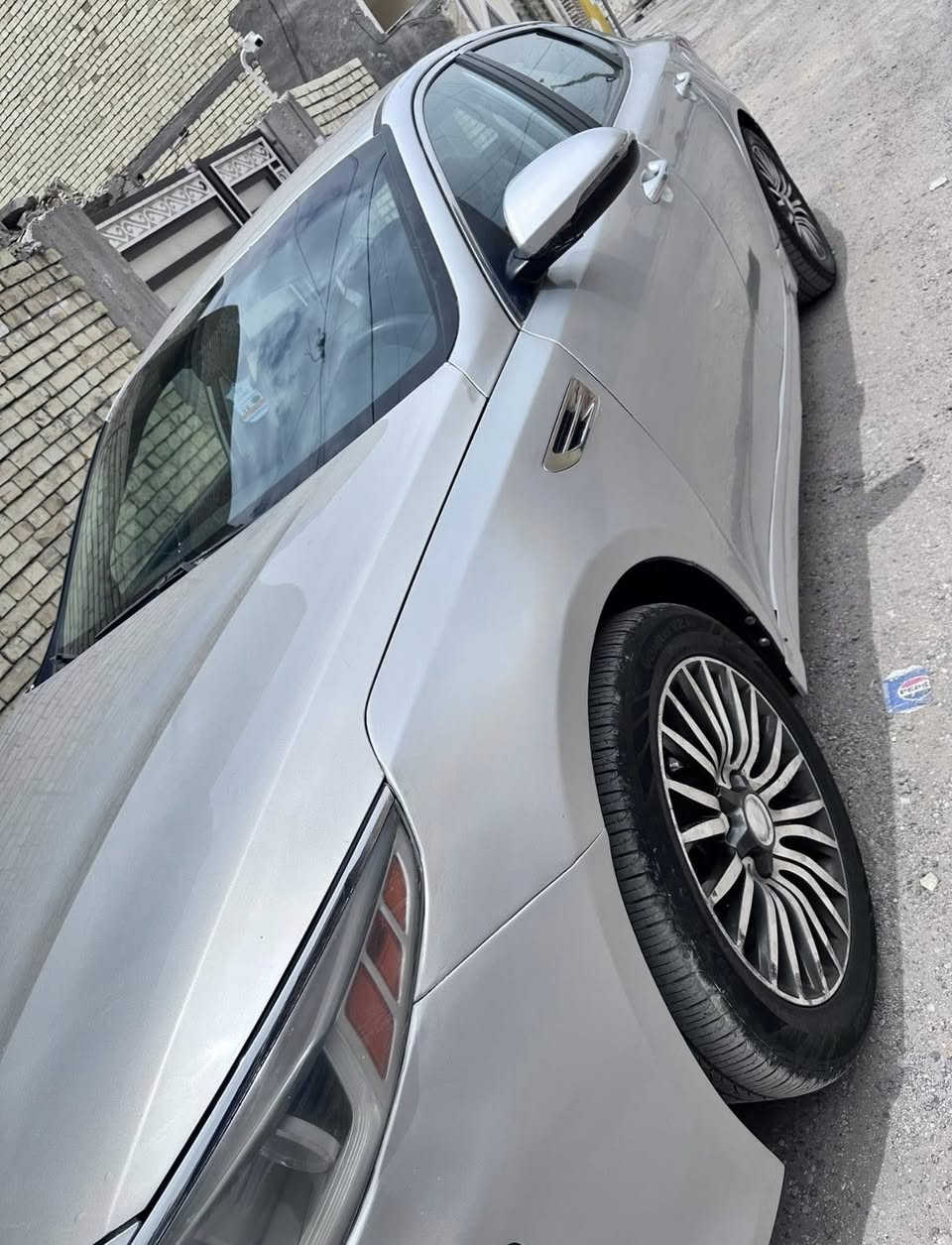 من رخصه الادمن كيا أوبتما 2017 وارد أمريكي سياره المواصفات العاديه
سياره حادثها بابتين جهه السايق مصبوغه الصفحه 
وبالعراق هنا انطخ عندي البنيد وبدلته والقديم موجود بالصور الي يريده ياخذه يصلحه ويرجعه بس اني ع الاستعجال جبته وخليت جديد نفس اللون 
السياره بيها ملاحظات تكحيل شي يعني انت ترتبها 
كير ومكينه خير من الله 
عارضها 110 وبيها مجال 
***********
العنوان بغداد الدولعي سياره بأسمي
