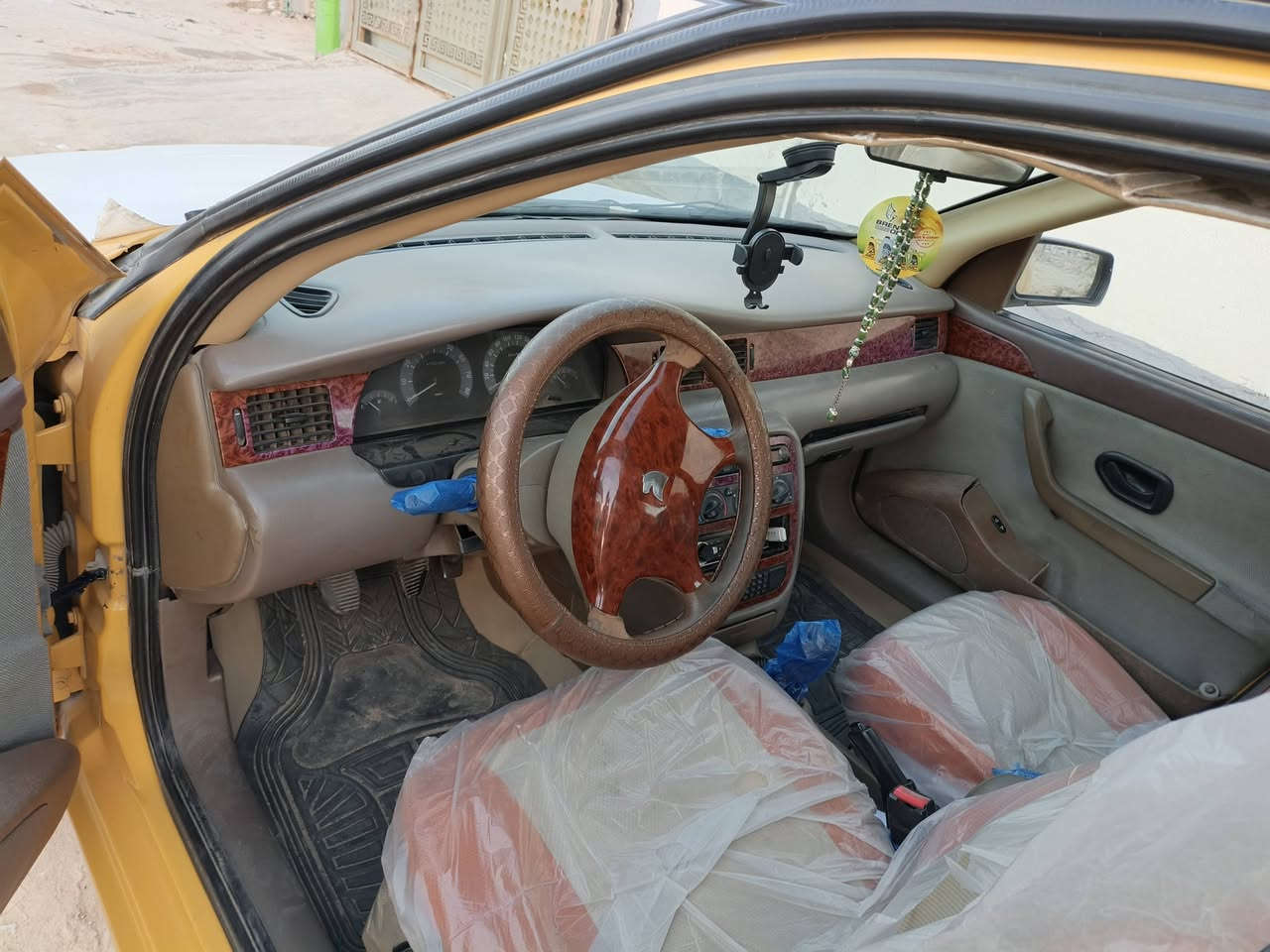 حداديه جديده 100/100
تبريد شغال ثلج 100/100
تخم تاير جديد 
باتري جديد 
غرفه جديده 100/100
سياره جاهزه من كلشي ربع ماذب عليه 
سماعات بلادي مجسم 
السعر ب 45 وبيه مجال الشراي يتصل وبي خير ويدلل
رقم بغداد نكليزي
مكان السياره كربلاء 

***********
