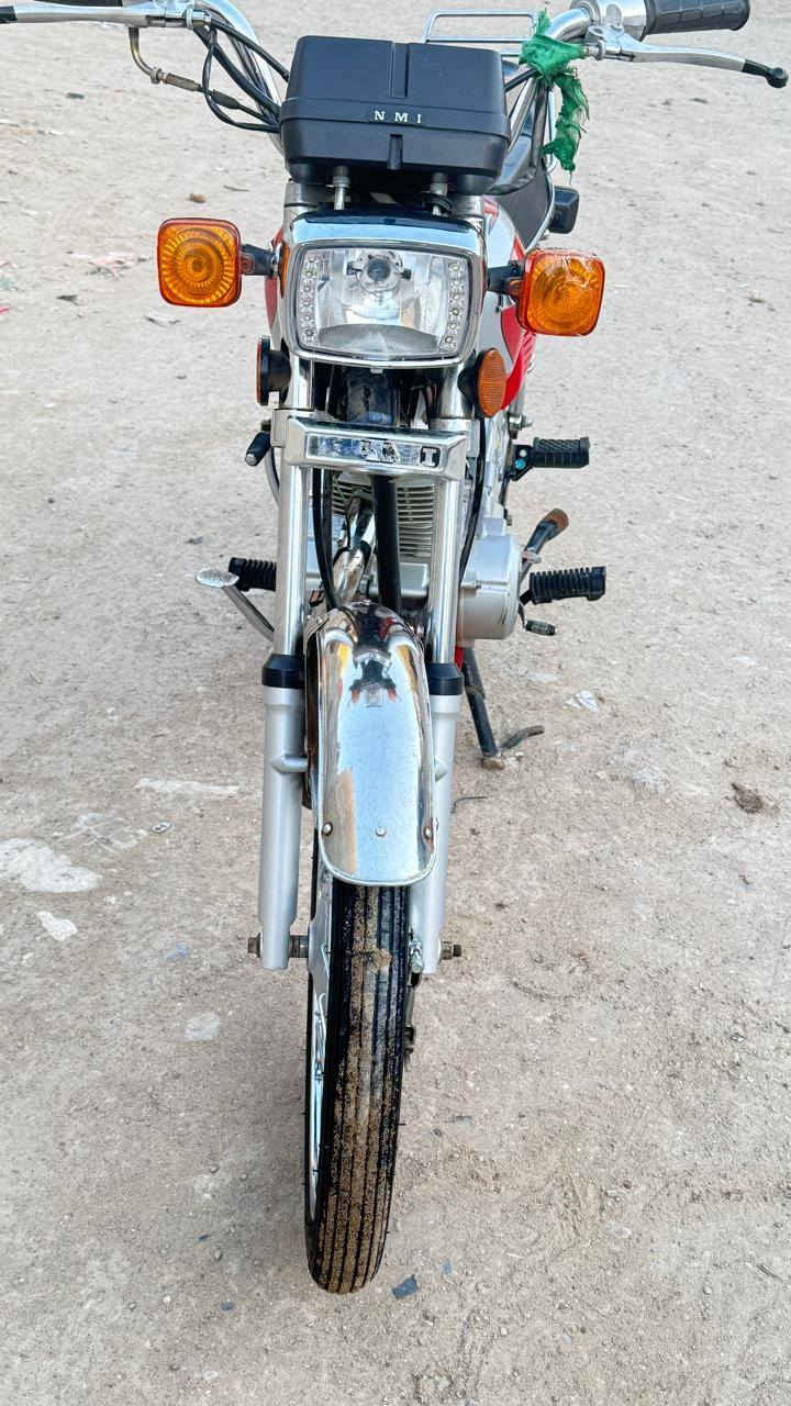 دراجة ايراني 2012 

اوراق اصولي باسمي وكيل سيد خلدون تعمير جديد محرك مجفت  كهربائيات كلها شغاله دراجه جاهزة ربع دينار ماتصرف عليها 
السعر 1100 (مليون وميه)وبيها مجال بسيط للشراي اتصل او خاص متواجد او واتساب 
***********
