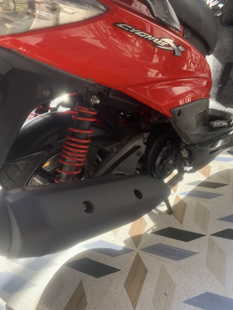 سكنس فحـل نوزل للبيع فقط 
دراجه نوزل خطين مكفوله كفاله عامه
لا تنقيص ولا تبخير كامله مكمله ع اخره حبايه
مال جناي بيها فلاوين رياضي موديل 2011
السعـر 850 وبيها مجال 
***********
للاستفسار
