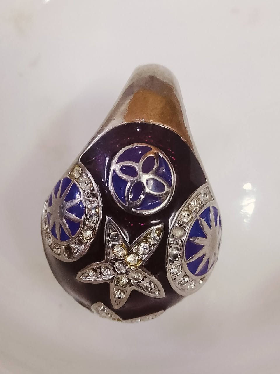 السلام عليكم هذا المحبس المحبس الفخم حصلته بالبالة الخليجي..  اعتقد نحاس مطلي بلون فضي و مطعم بالميناا  .. السعر ٦ الف


**إذا كنت صاحب هذا الإعلان وتريد حذفه لأي سبب، رجاءا أرسل رسالة إلى الدعم الفني**