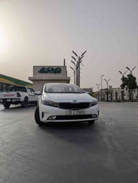 سيراتو 17 مكفول  مابيهة حادث دحچات بسيطة بالبيان عكس السايق  مثل ما مو...