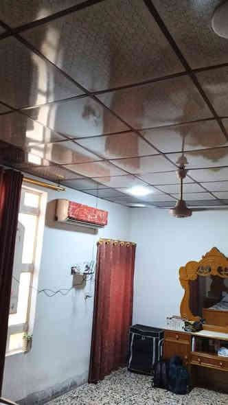 يــالله بــيــت 100 متر ….
اساس صب سقف عكاده …
بــيــت مرتب منطقته هادئه جدا …
مشمول بالتطويب … قريب…
غــــرفـــه صــــالـــه اســـتــقــبــال مــطــبـــخ تـــخــاريـــج 
عنوان البيت شارع المطار القديم خلف اسواق الامير قريب 
السعر 25 وبي مجال 
للاسـتـفـسـار *********** واتــســاب +اتــصـال
