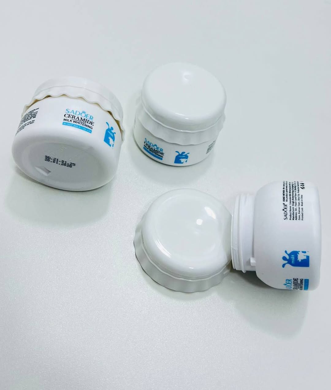 كريم SADOER Ceramide Milk Whitening Burst Milk Cream. 
يحتوي على السيراميد ومستخلص الحليب لتوفير الترطيب والتغذية للبشرة.
يهدف إلى تفتيح البشرة وتقليل ظهور البقع الداكنة وتوحيد لون البشرة.
يأتي بتركيبة خفيفة وسريعة  الامتصاص

قطعة / 12


**إذا كنت صاحب هذا الإعلان وتريد حذفه لأي سبب، رجاءا أرسل رسالة إلى الدعم الفني**