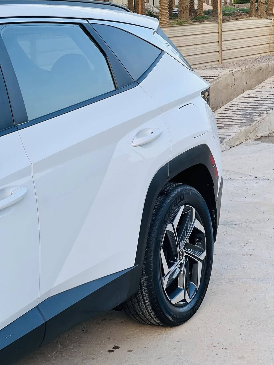 توسان 2022 هايبرد HTRAC
حجم المحرك 1600 تيربو

بصمة وتشغيل عن بعد

تبريد قطعتين

كير دكم

دخول ذكي

بانوراما

كيجات إلكتروني متغير

نقطة عمياء 

رادارات امامي خلفي وجانبي

قيادة ذاتية

كشنات وتدفئة امامي

كشنات كهربائية

مثبت سرعة

ويل كب 19

تحديد مسار

صندوق كهرباء 

شاحن وايرلس

أنظمة القياده (ايكو-سمارت-سبورت-ثلجي)

ماشية69 الف 

السعر 190 وبيه مجال للجاد 

صور الحادث موجودة 
التواصل ع الخاص


**إذا كنت صاحب هذا الإعلان وتريد حذفه لأي سبب، رجاءا أرسل رسالة إلى الدعم الفني**