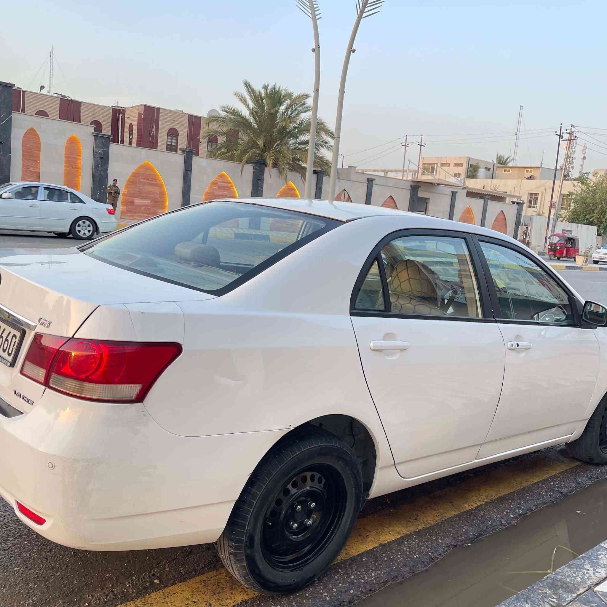 السلاك وعليكم سيارة بي واي دي 
 موديل 14 سعر ٥٣
سيارة جاهزة مكينة كير تبريد صدر 
صبغ ٣ قطع جمالية من الخارج فقط ر
رقم سليمانية جديد بسمنة سنوية هزة جديدة 
مكانها بعقوبة سيارة نضيفة 
رقم الهاتف
***********
