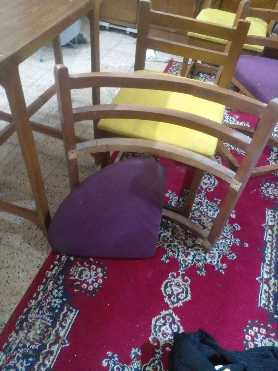 ميز طعام ست كراسي الطبلة واثنين كراسي نضيفات جدا جدا اربع كراسي يحتاجن تصليح بغداد, العراق


**إذا كنت صاحب هذا الإعلان وتريد حذفه لأي سبب، رجاءا أرسل رسالة إلى الدعم الفني**