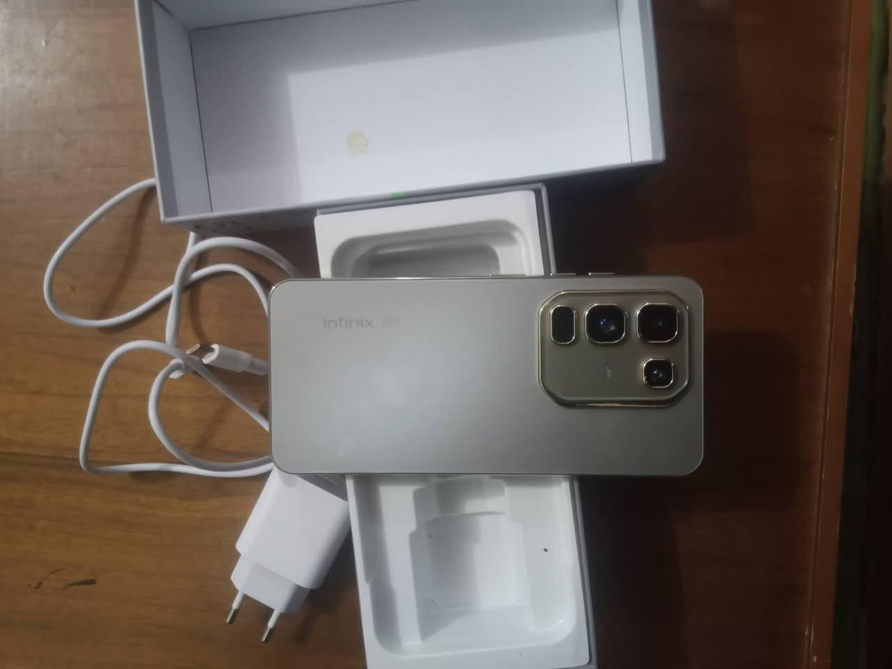 السلام عليك اخوان جهاز للبيع جديد المكان نهروان السعر 90 الي يريده بخدمته ***********
