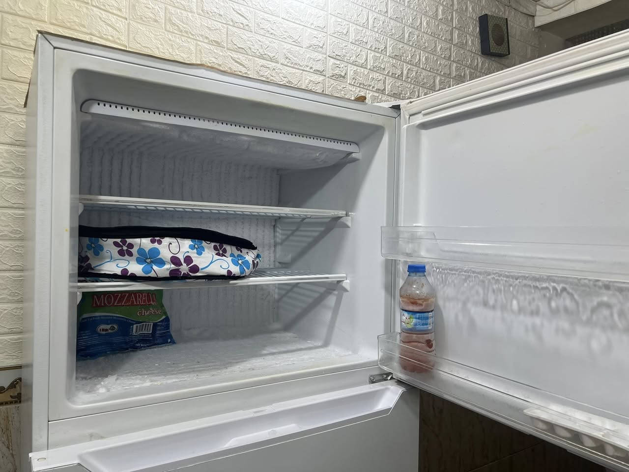 ثلاجه ومجمده للبيع في ابودشير 
اثنينهم ب450


**إذا كنت صاحب هذا الإعلان وتريد حذفه لأي سبب، رجاءا أرسل رسالة إلى الدعم الفني**