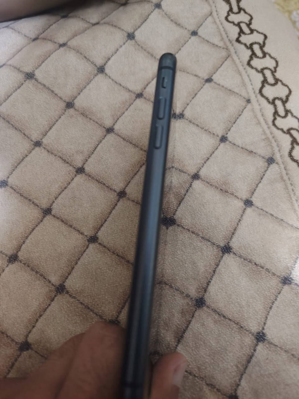 سلام عليكم
ايفون 11 عادي 
نضيف بطاريه ٩٢
السعر 300 او بي مجال حك الجيه 
مكاني شعله جكوك رقمي ***********
