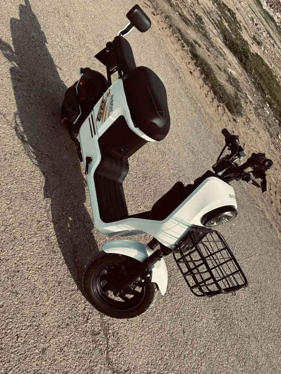 السلام عليكم دراجه للبيع نضيفه ما ناقصها شي 3 نمر باتريات شرط السعر 380 وبي مجال للشراي ✌️🏍️


**إذا كنت صاحب هذا الإعلان وتريد حذفه لأي سبب، رجاءا أرسل رسالة إلى الدعم الفني**